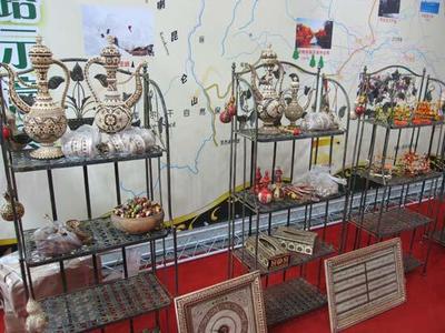 匠心獨運 新疆喀什多功能茶臺的工藝與文化